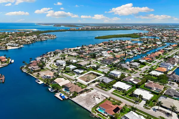 $750,000 | 574 Tigertail Court, Marco Island, FL 34145