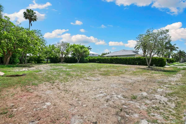 $750,000 | 574 Tigertail Court, Marco Island, FL 34145