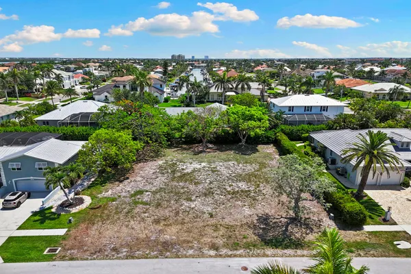 $750,000 | 574 Tigertail Court, Marco Island, FL 34145