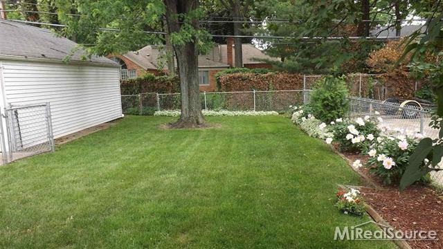 593 Vernier Road Grosse Pointe Woods, MI 48236 - Photo 2 of 30