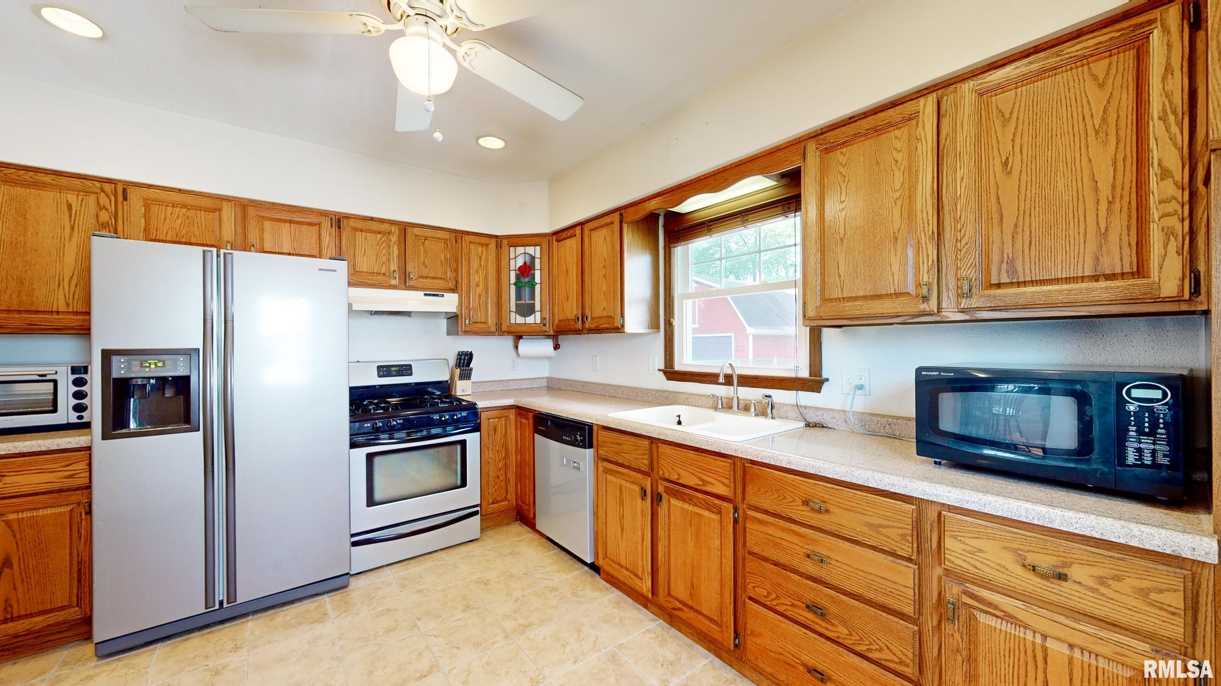 1507 South 4th Street Pekin, IL 61554 - Photo 11 of 28
