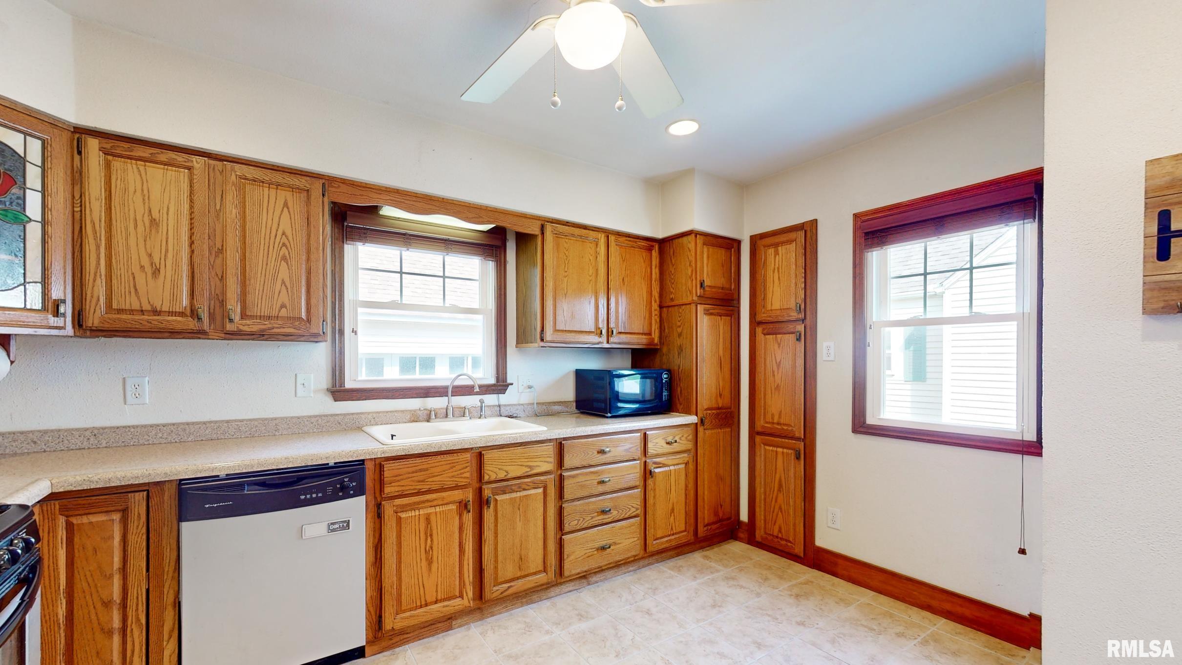 1507 South 4th Street Pekin, IL 61554 - Photo 9 of 28