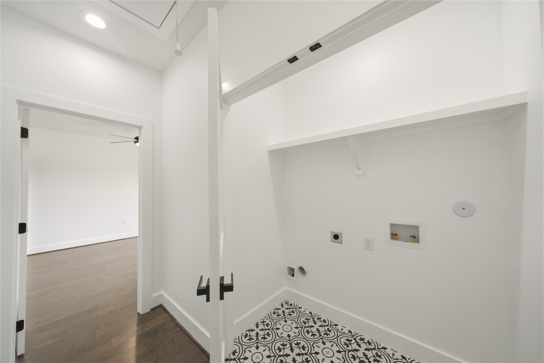 5024 Winnetka Street, Unit A Houston, TX 77021 - Photo 13 of 19 Laundry Room