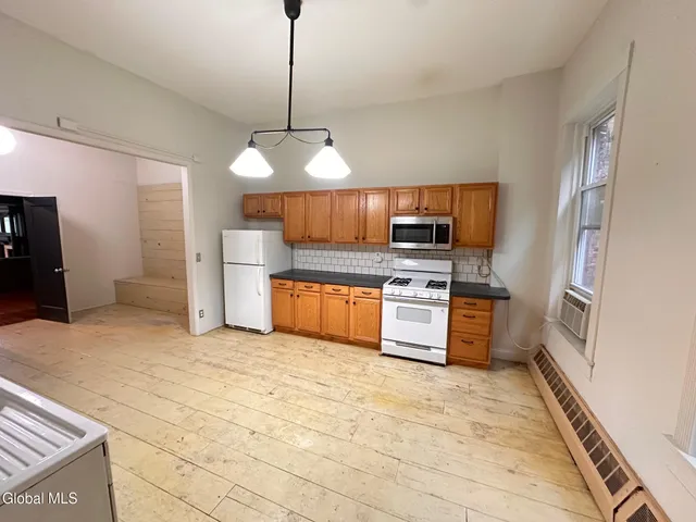 $1,525 | 53 3rd Street, Unit 2A, Troy, NY 12180