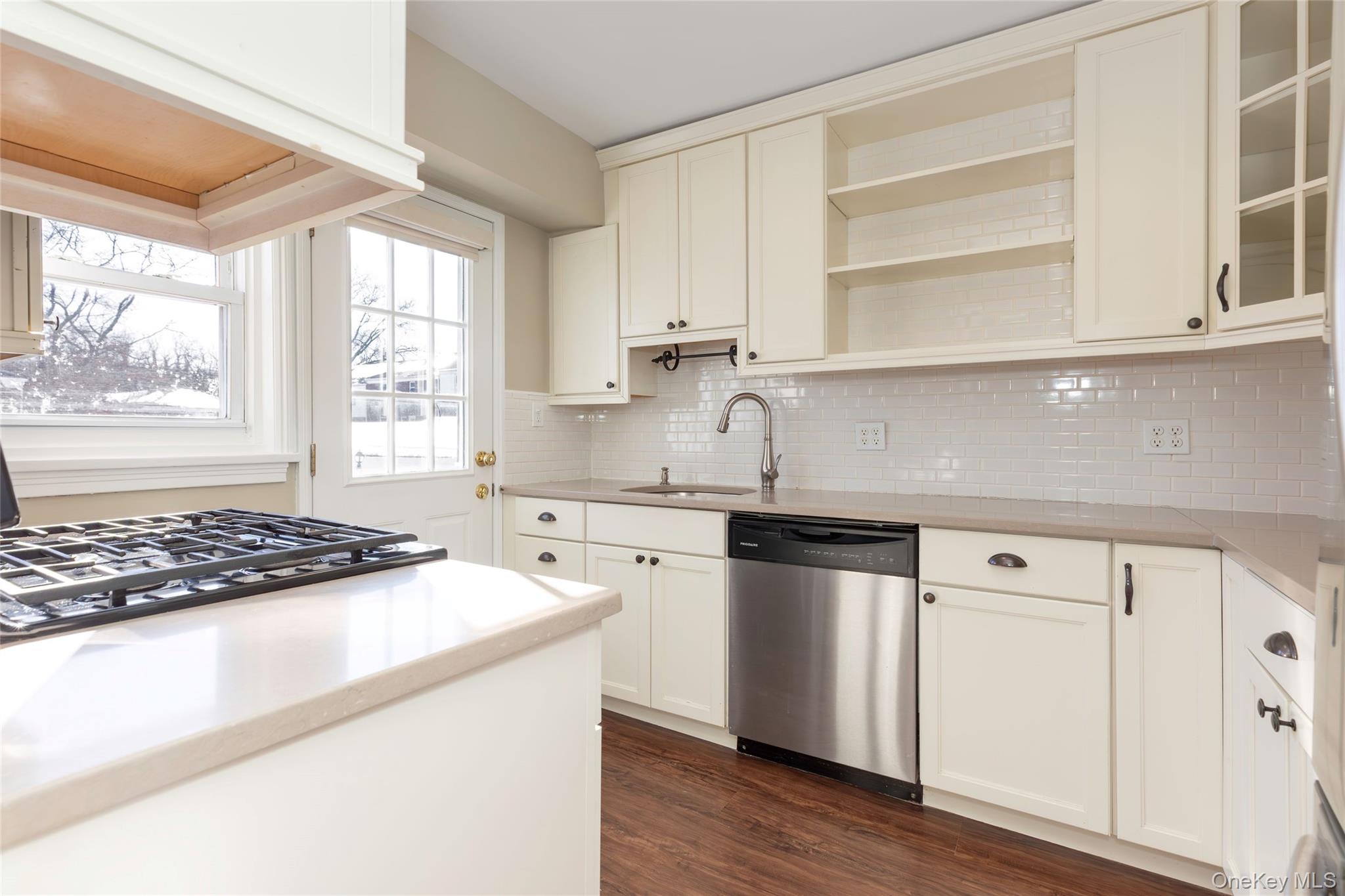 5 Peck Avenue, Unit 58B Rye, NY 10580 - Photo 5 of 19 Kitchen