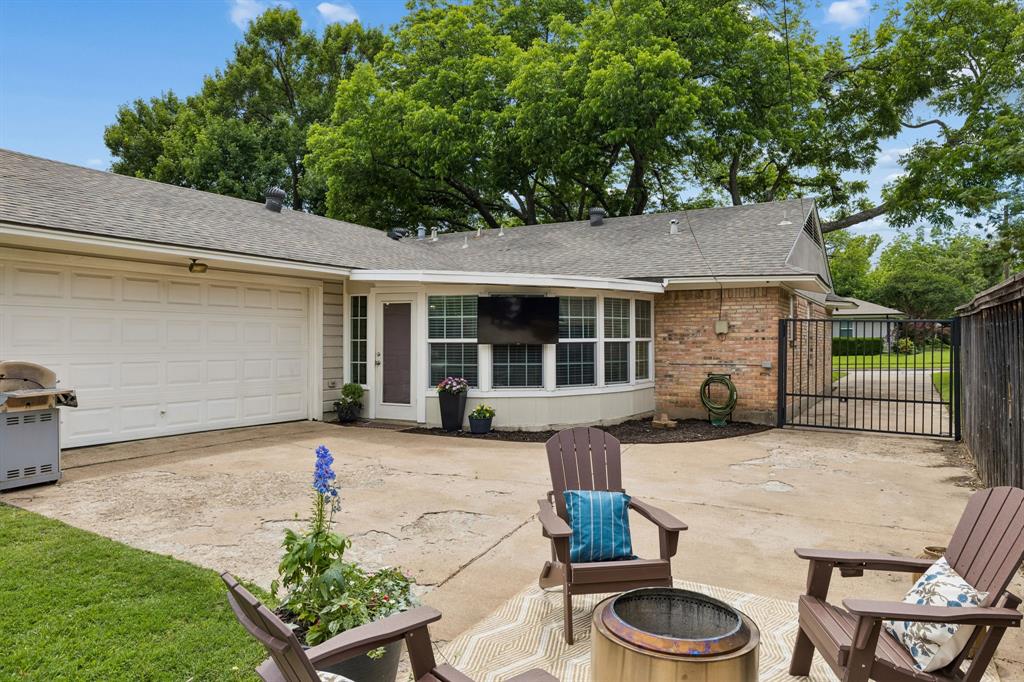 10677 Larchfield Lane Dallas, TX 75238 - Photo 26 of 32