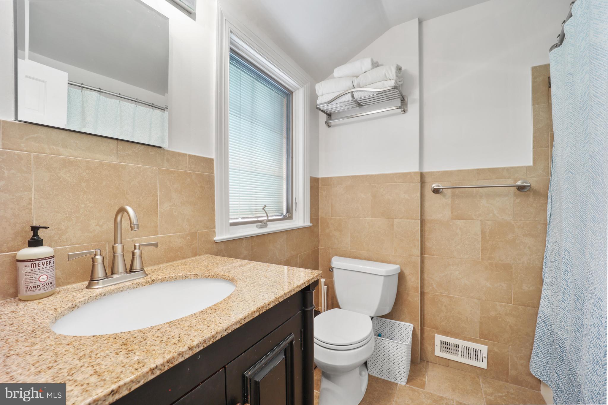 1024 Edgewood Drive Springfield, PA 19064 - Photo 27 of 36 2nd Floor Bath