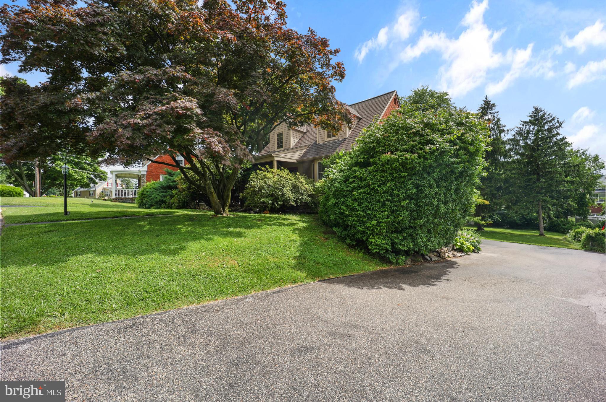 1024 Edgewood Drive Springfield, PA 19064 - Photo 3 of 36 Driveway