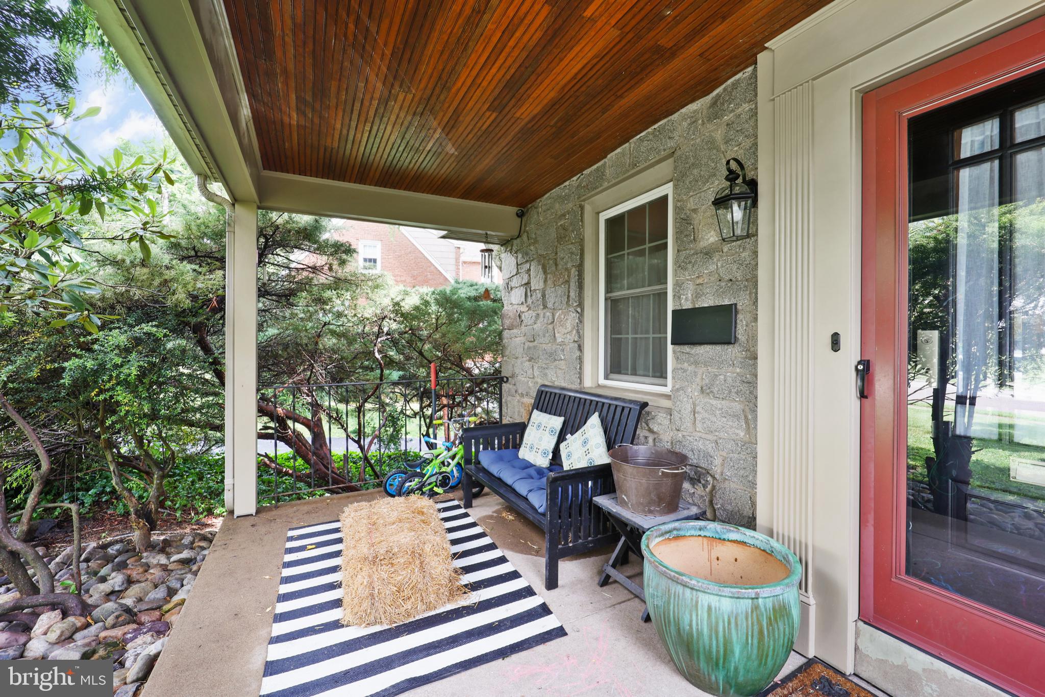 1024 Edgewood Drive Springfield, PA 19064 - Photo 4 of 36 Front Porch
