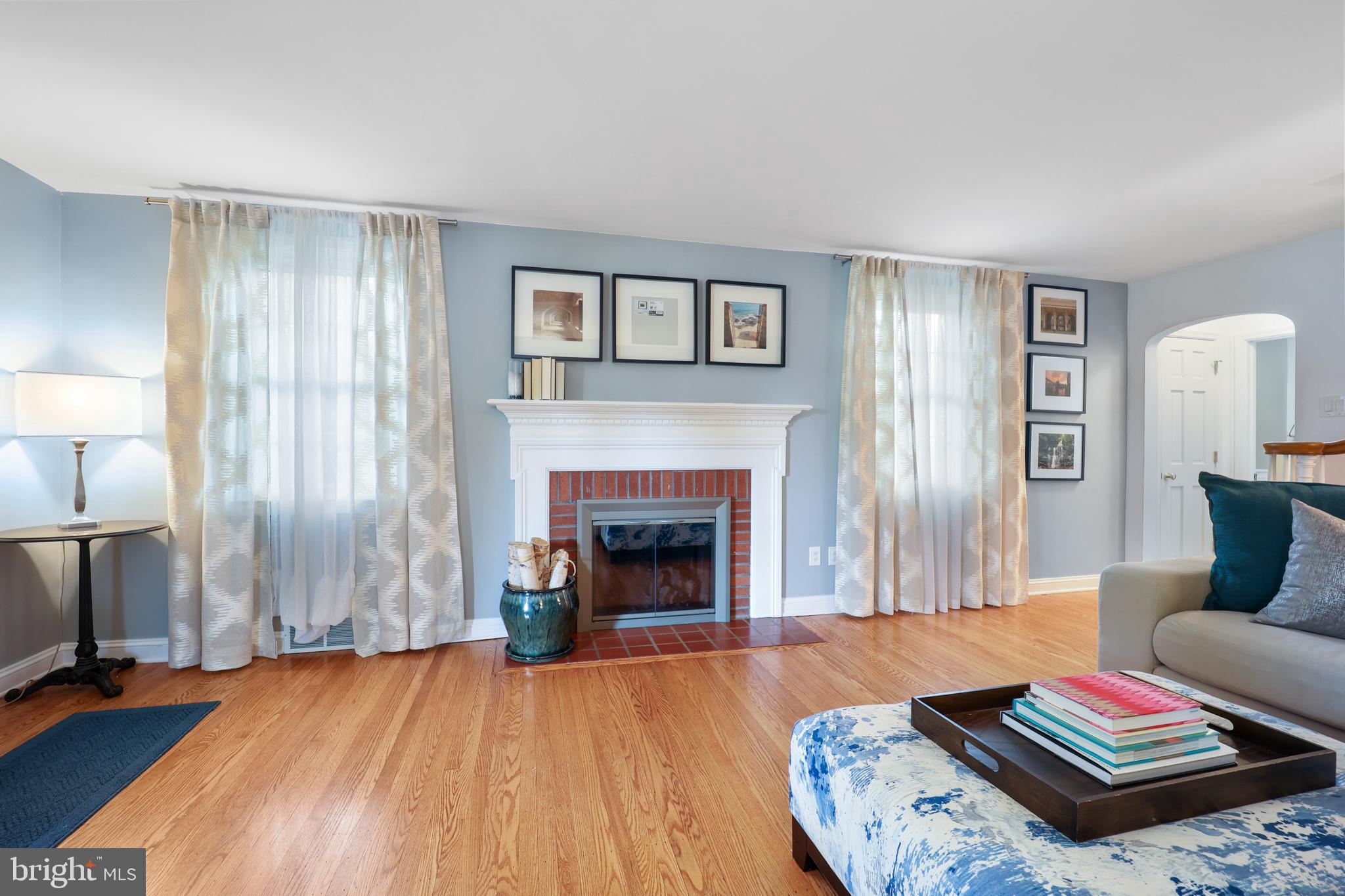 1024 Edgewood Drive Springfield, PA 19064 - Photo 7 of 36 Living Room