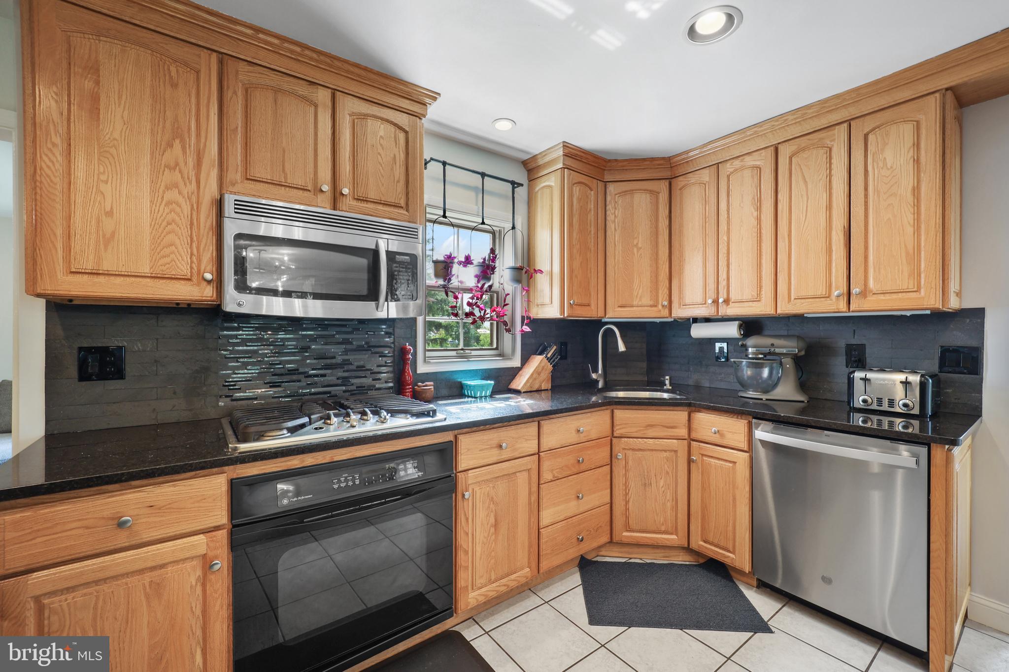 1024 Edgewood Drive Springfield, PA 19064 - Photo 10 of 36 Kitchen