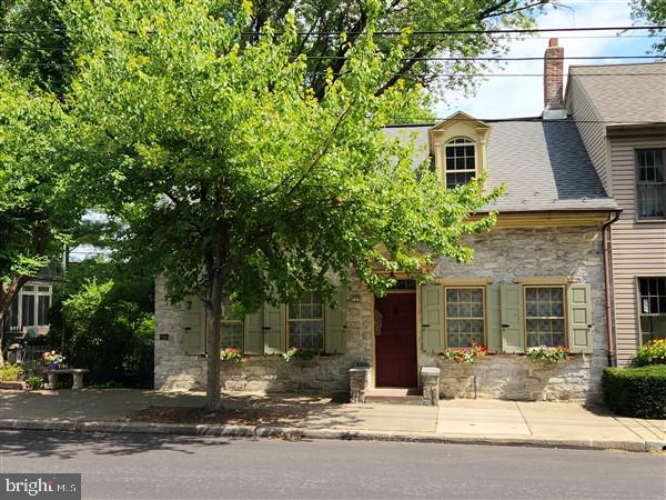 207 East Main Street Lititz, PA 17543 - Photo 1 of 53