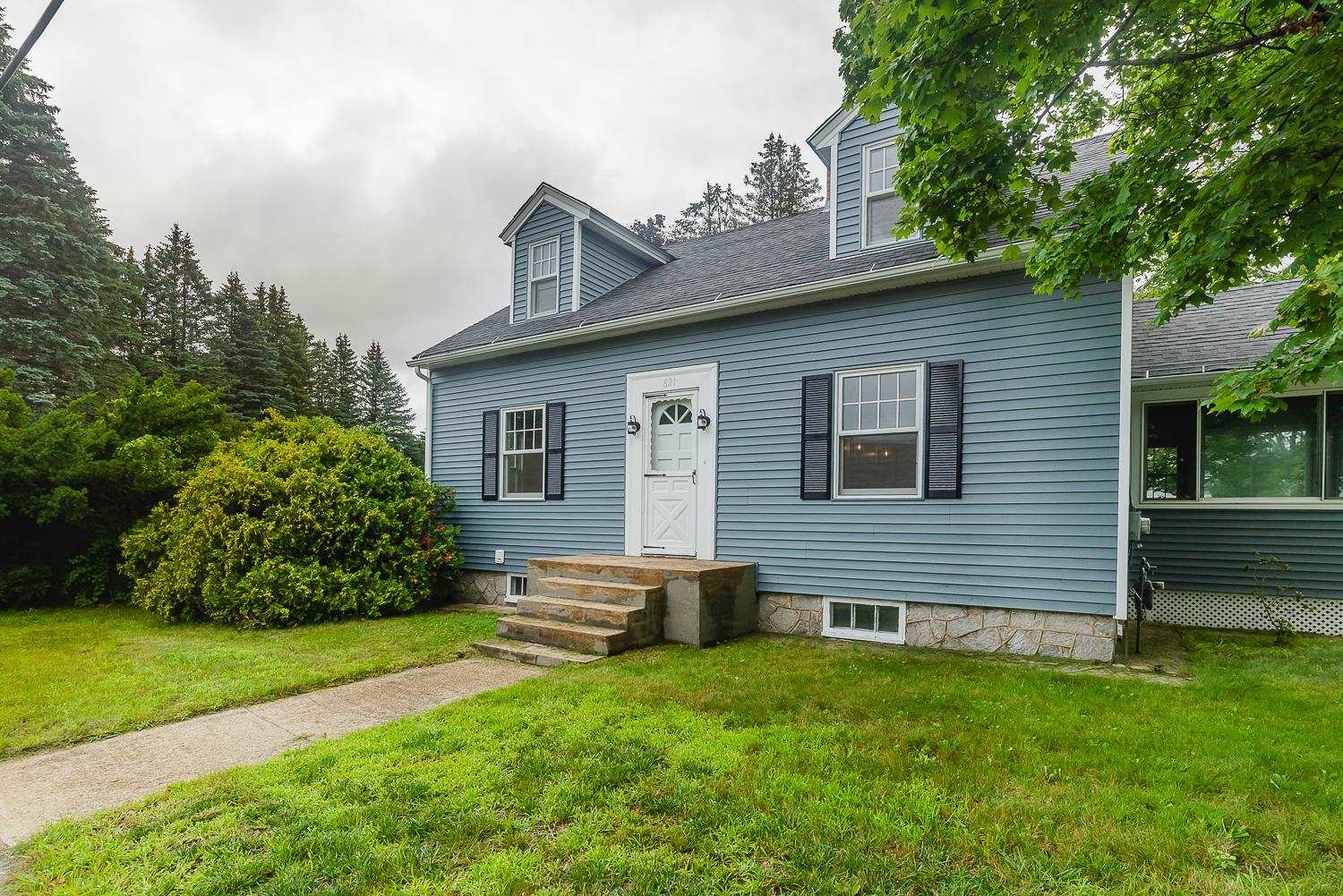 621 Candia Road Manchester, NH 03109 - Photo 2 of 27