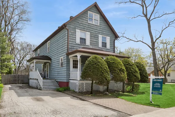$738,000 | 933 Harms Road, Glenview, IL 60025