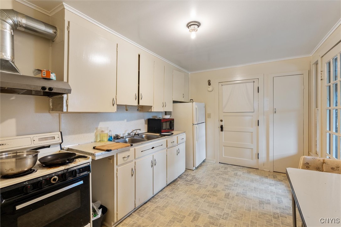 1 Seneca Avenue Oneida, NY 13421 - Photo 3 of 17