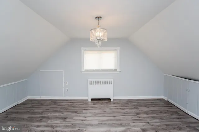 a view of a backyard with pathway