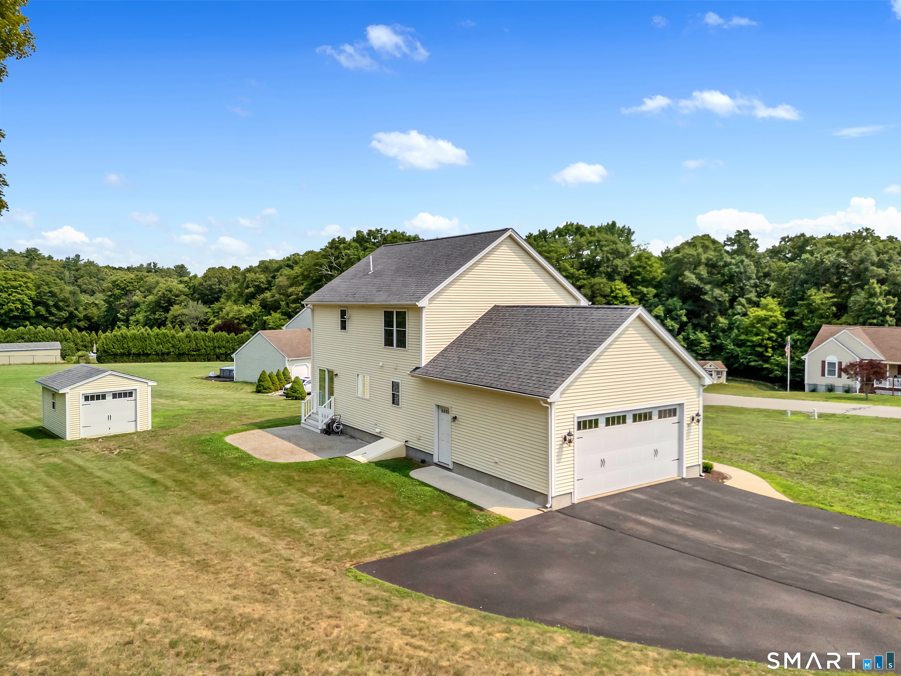 70 Noah's Way Sprague, CT 06330 - Photo 3 of 33