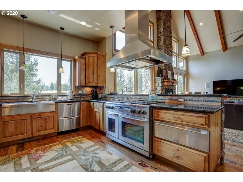 56725 Dancing Rock Loop Bend, OR 97707 - Photo 11 of 32 Gallery Image 11