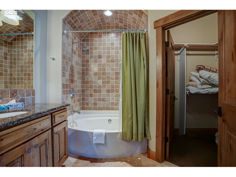 56725 Dancing Rock Loop Bend, OR 97707 - Photo 19 of 32 Gallery Image 19