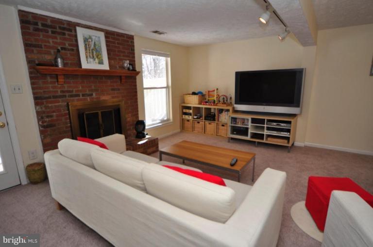 1491 Autumn Ridge Circle Reston, VA 20194 - Photo 10 of 20 a living room with furniture and a flat screen tv