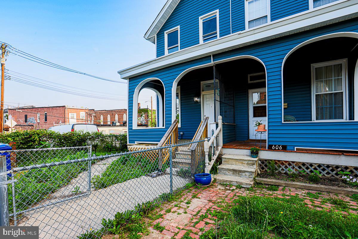 604 East 31st Street Baltimore, MD 21218 - Photo 3 of 50 a front view of a house with a yard