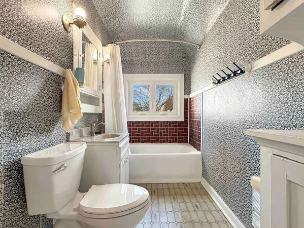 $229,900 | 1510 7th Street, Menominee, MI 49858