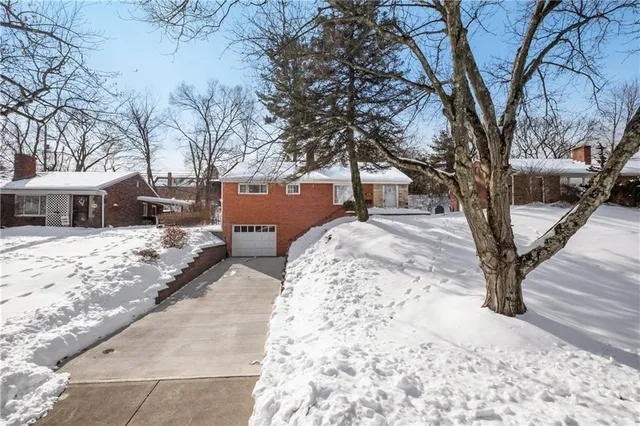 $255,000 | 656 Oxford Boulevard, Mt. Lebanon, PA 15243