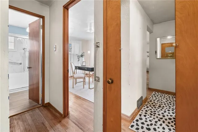 $255,000 | 656 Oxford Boulevard, Mt. Lebanon, PA 15243