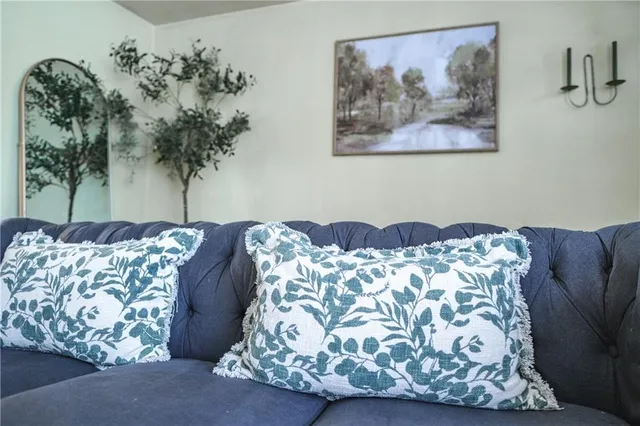 $255,000 | 656 Oxford Boulevard, Mt. Lebanon, PA 15243