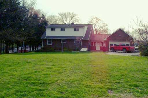 1192 Mercer Road Ellwood City, PA 16117 - Photo 3 of 8 Yard/Garden.