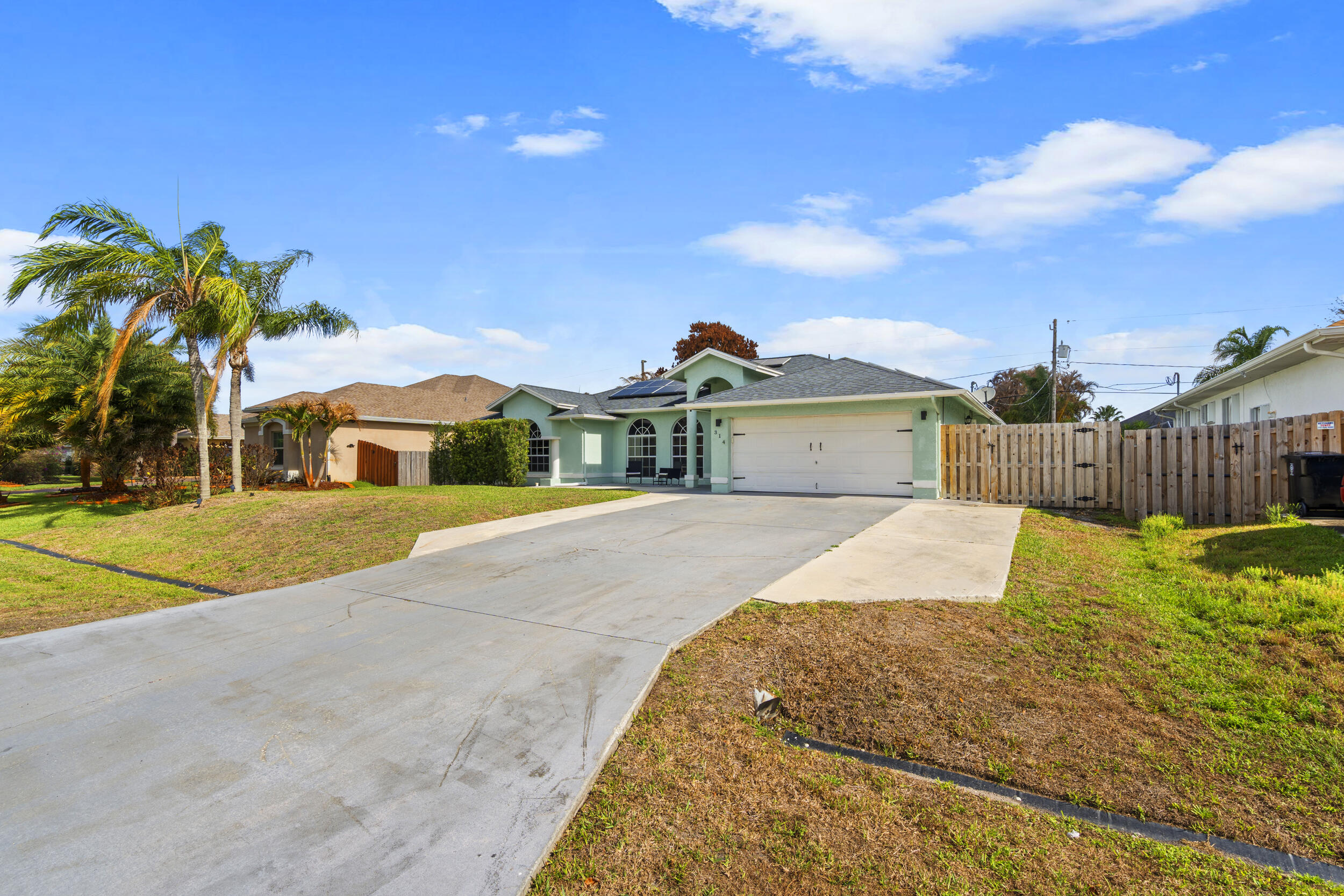 314 Southeast Fisk Road Port St. Lucie, FL 34984 - Photo 4 of 66 4_dsc01695