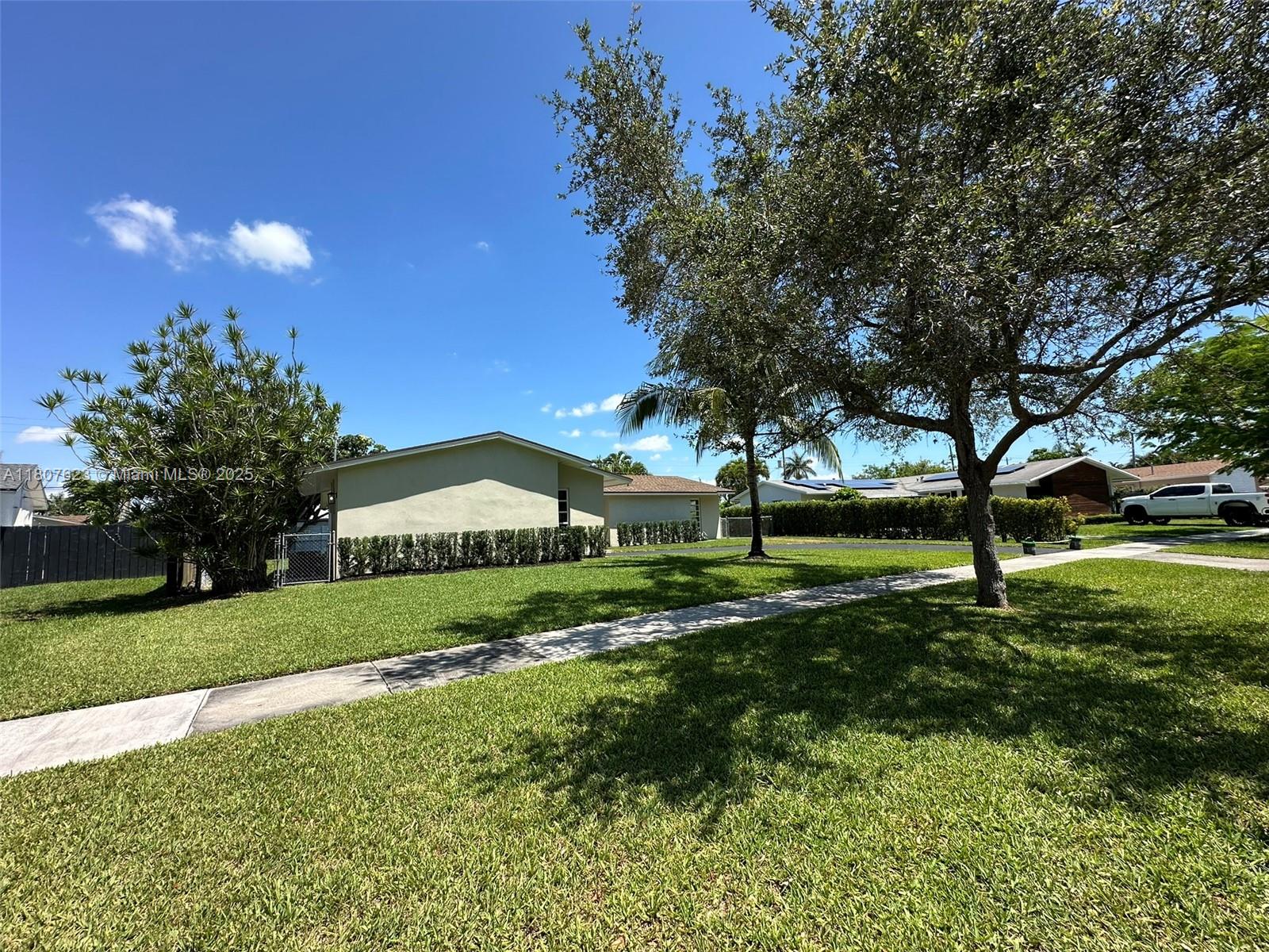 18735 Southwest 99th Road Cutler Bay, FL 33157 - Photo 3 of 28 Gallery Image 3