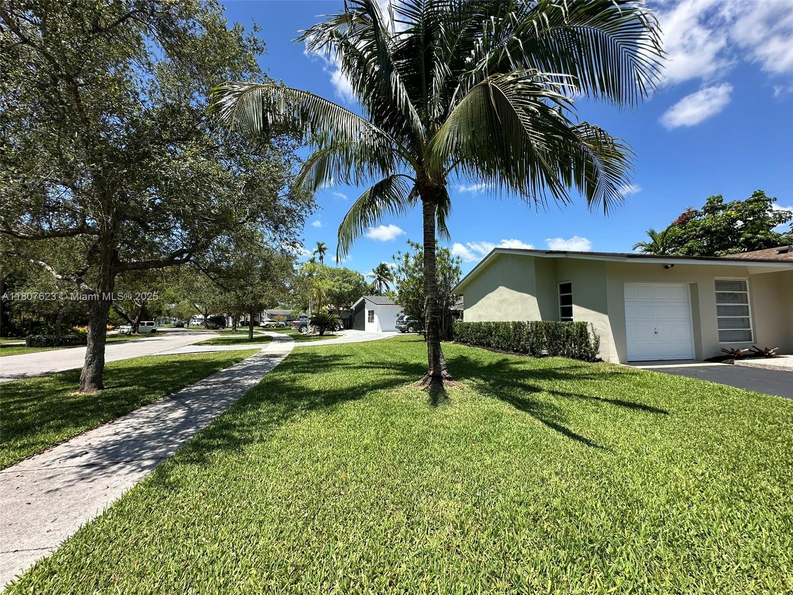 18735 Southwest 99th Road Cutler Bay, FL 33157 - Photo 4 of 28 Gallery Image 4