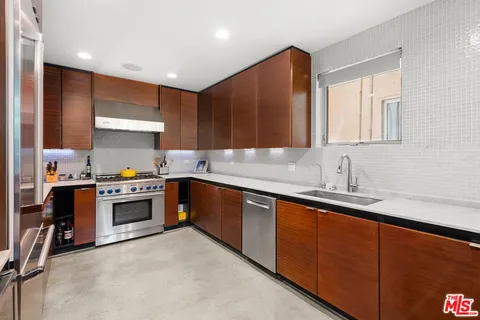 $2,799,000 | 417 Venice Way, Venice, CA 90291