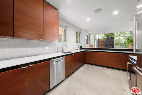 $2,799,000 | 417 Venice Way, Venice, CA 90291