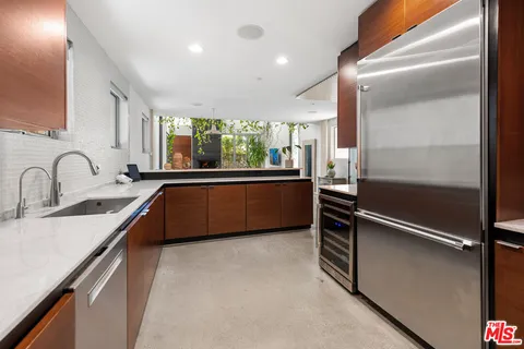$2,799,000 | 417 Venice Way, Venice, CA 90291