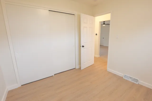 a view of a big room with closet and a bathroom