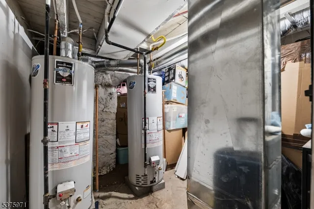 a view of walk in closet