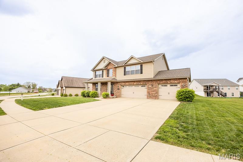 2662 London Lane Belleville, IL 62221 - Photo 3 of 46