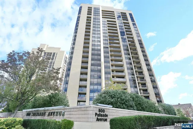 $975,000 | 800 Palisade Avenue, Unit 401, Fort Lee, NJ 07024