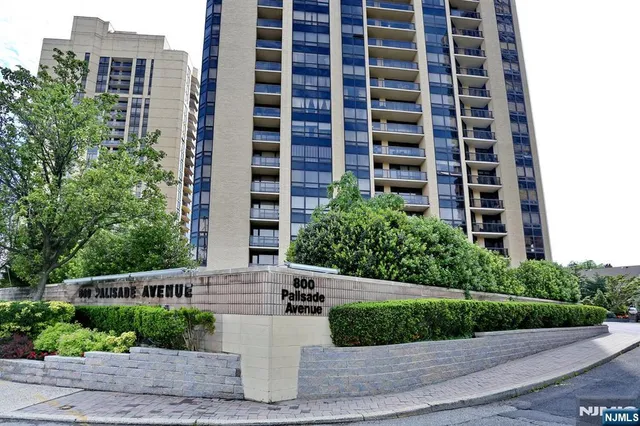 $975,000 | 800 Palisade Avenue, Unit 401, Fort Lee, NJ 07024