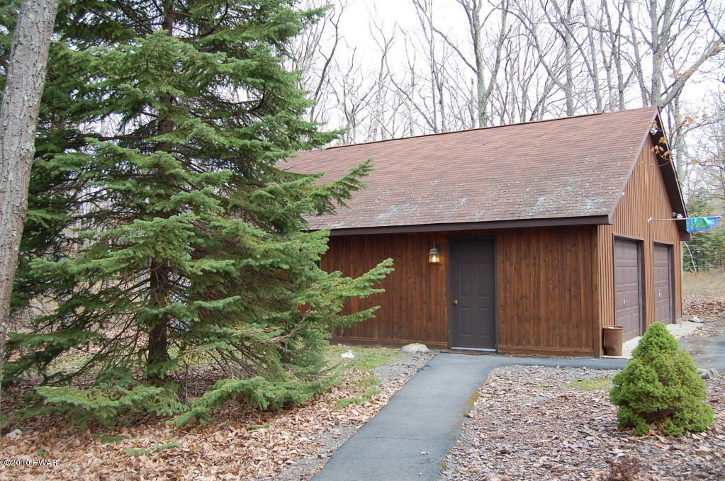 804 Remuda Court Hawley, PA 18428 - Photo 4 of 16