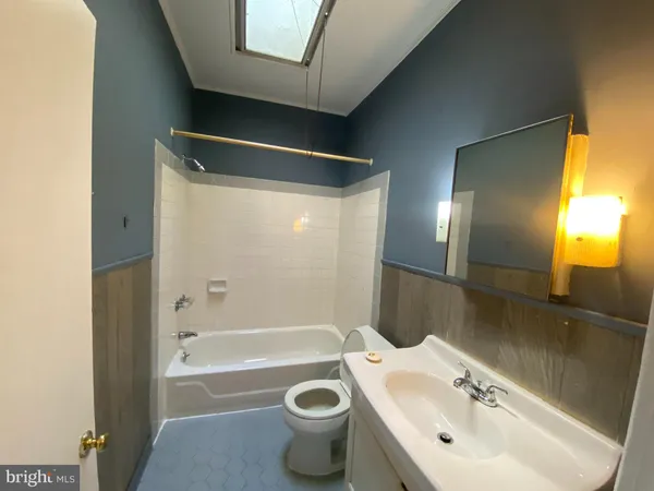 $950 | 6625 Lansdowne Avenue, Unit 2, Philadelphia, PA 19151