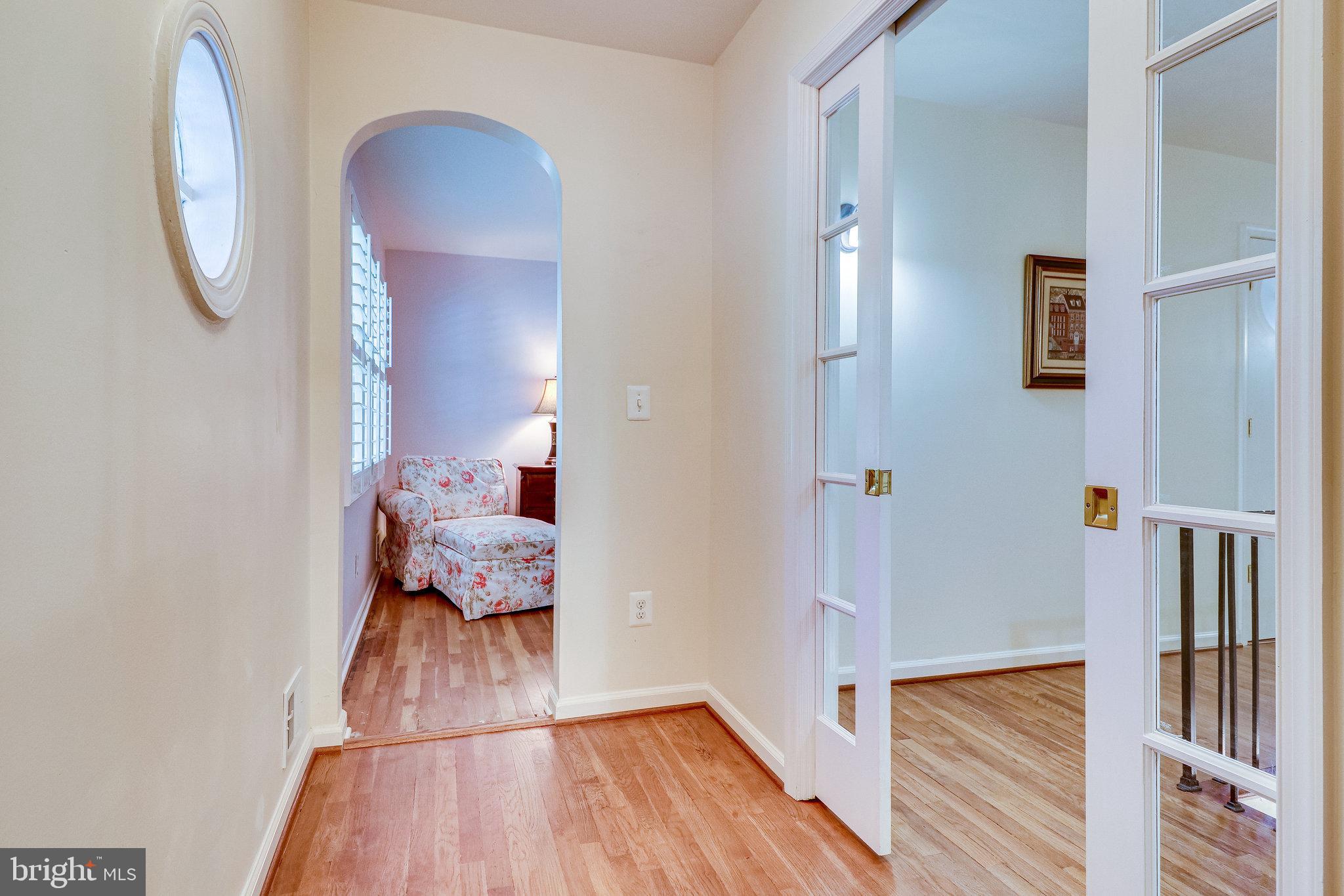 8304 Wickham Road Springfield, VA 22152 - Photo 31 of 60 Owner's Suite - Private Hallway