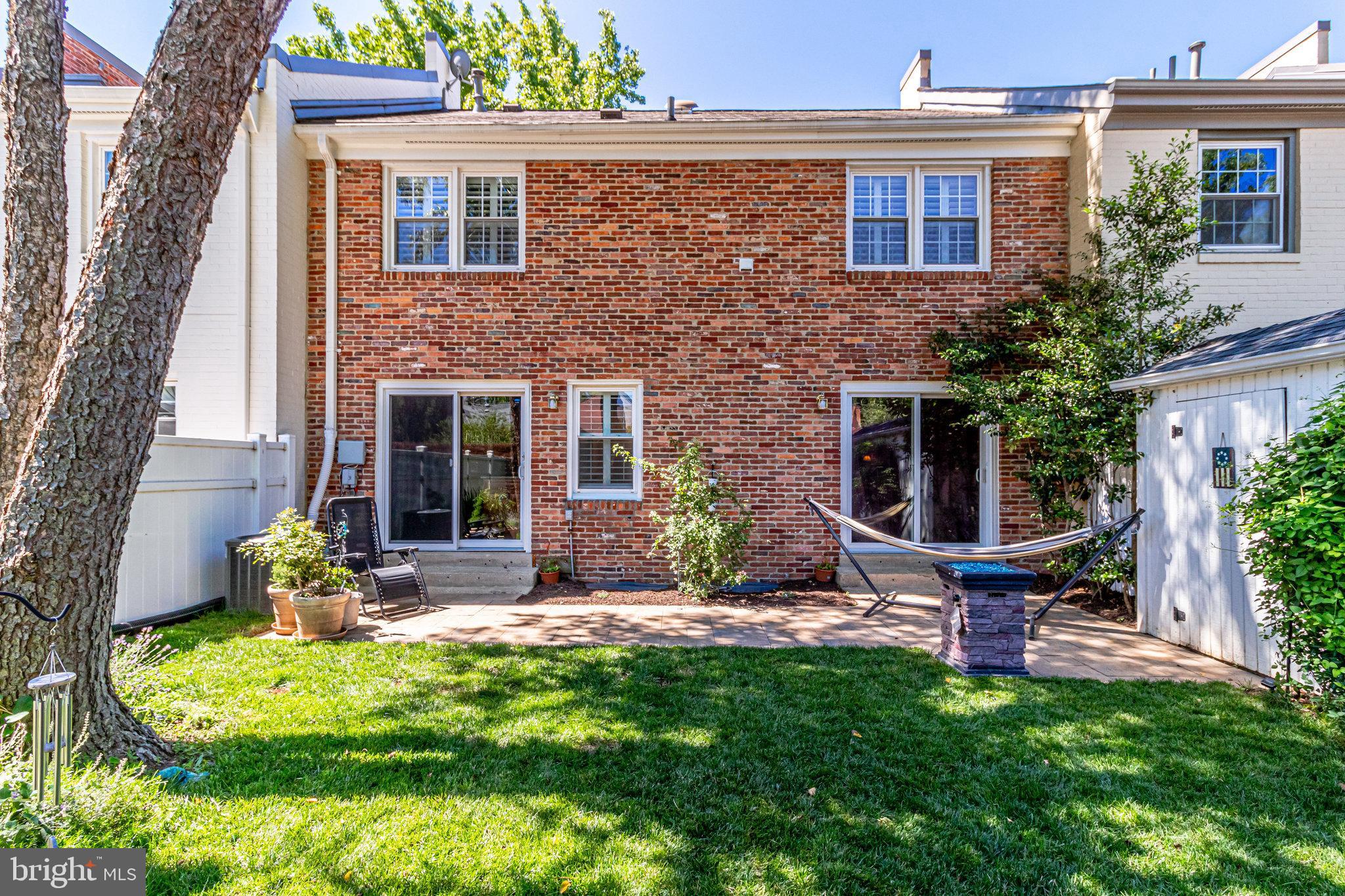 8304 Wickham Road Springfield, VA 22152 - Photo 48 of 60 Great place to relax or entertain