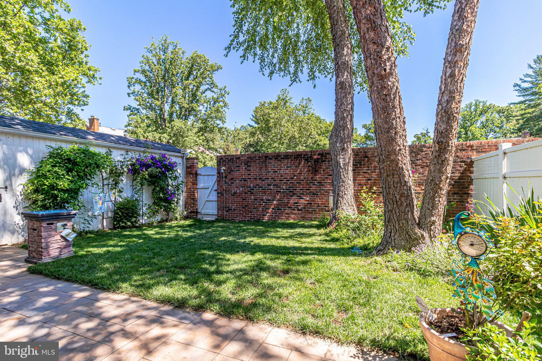 8304 Wickham Road Springfield, VA 22152 - Photo 50 of 60 Courtyard-like setting