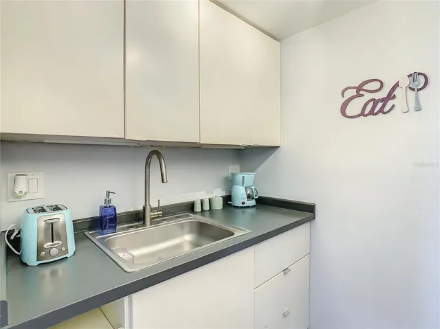 $1,075 | 4145 Dolphin Drive, Unit 4145, Tampa, FL 33617