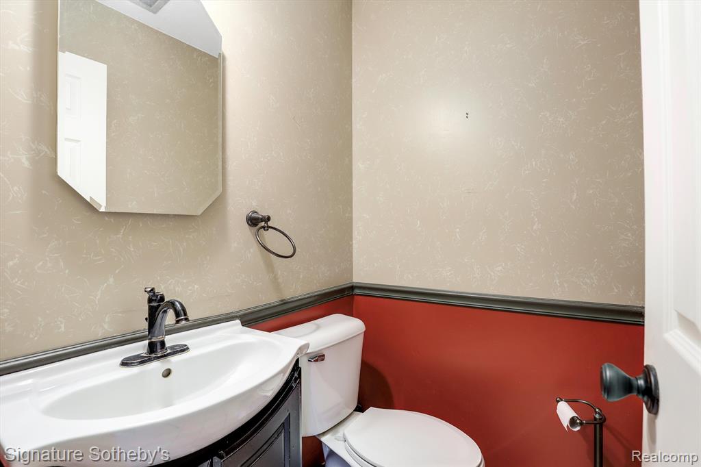 915 Cook Road Grosse Pointe Woods, MI 48236 - Photo 20 of 38