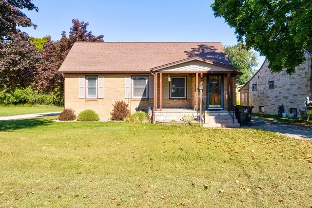 $139,900 | 1614 29th Avenue, Menominee, MI 49858