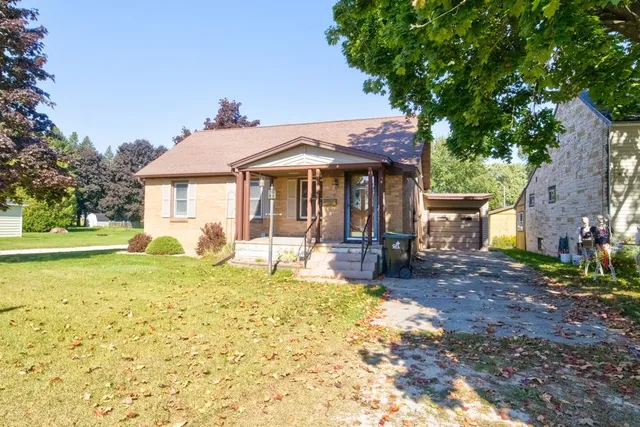 $139,900 | 1614 29th Avenue, Menominee, MI 49858